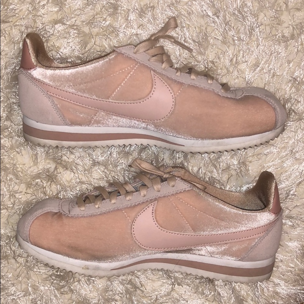 Nike Women’s Classic Cortez SE Sneakers